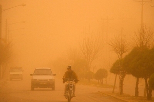تعليق الدراسة في 17 مدينة أحوازية بسبب موجة الغبار